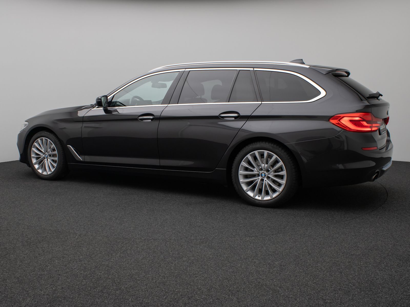Fahrzeugabbildung BMW 530i xD Luxury Line Panorama 360°HUD H/K Massage