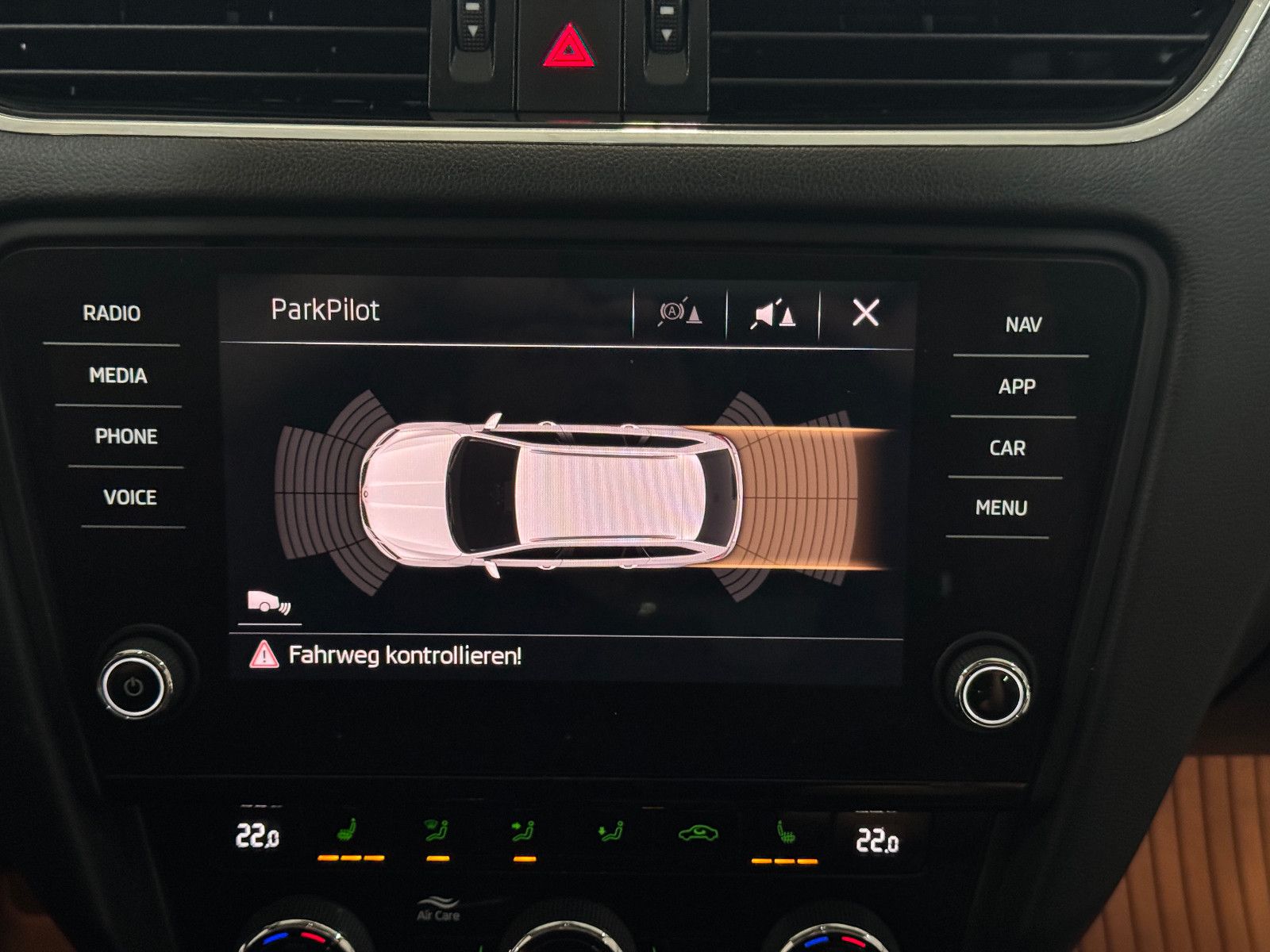 Fahrzeugabbildung SKODA Octavia STYLE 4X4 PANO NEUER MOTOR / MEGA VOLL