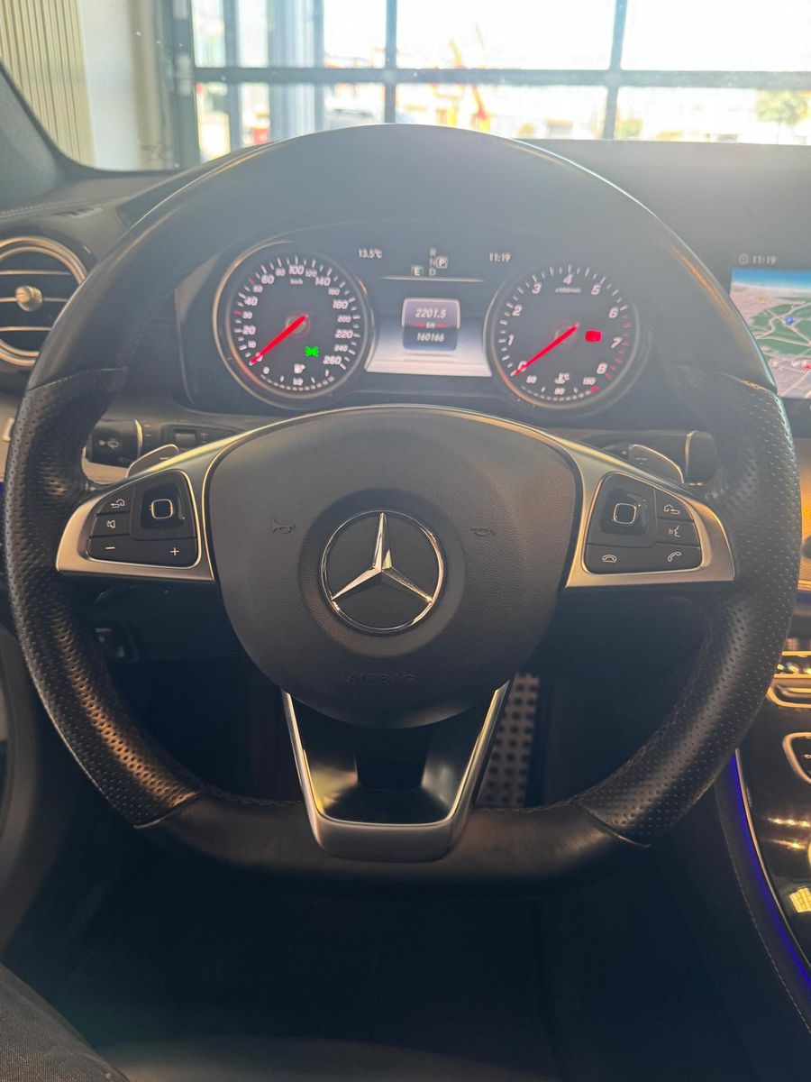 Fahrzeugabbildung Mercedes-Benz E 400 T-Modell 4Matic/LED/PANORAMA/AMG-LINE/NAVI