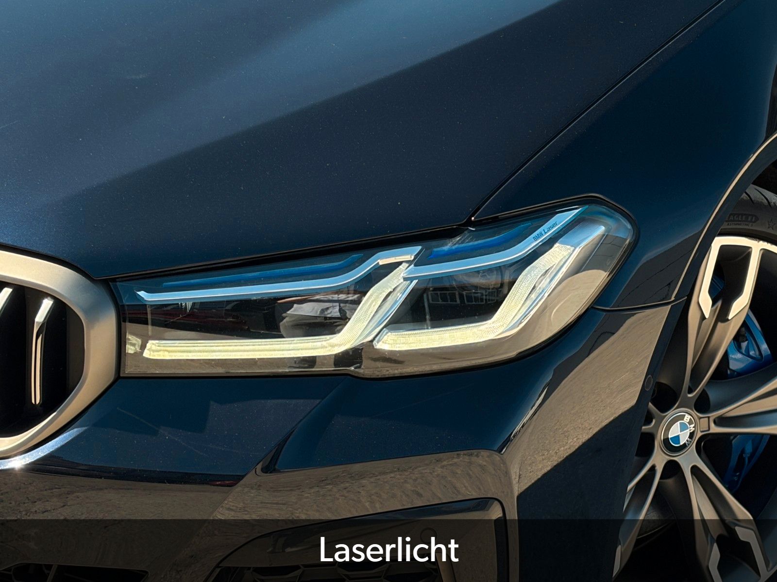 Fahrzeugabbildung BMW M550i xDr AHK SHD StHzg Nappa SBL H&K HuD DrProf
