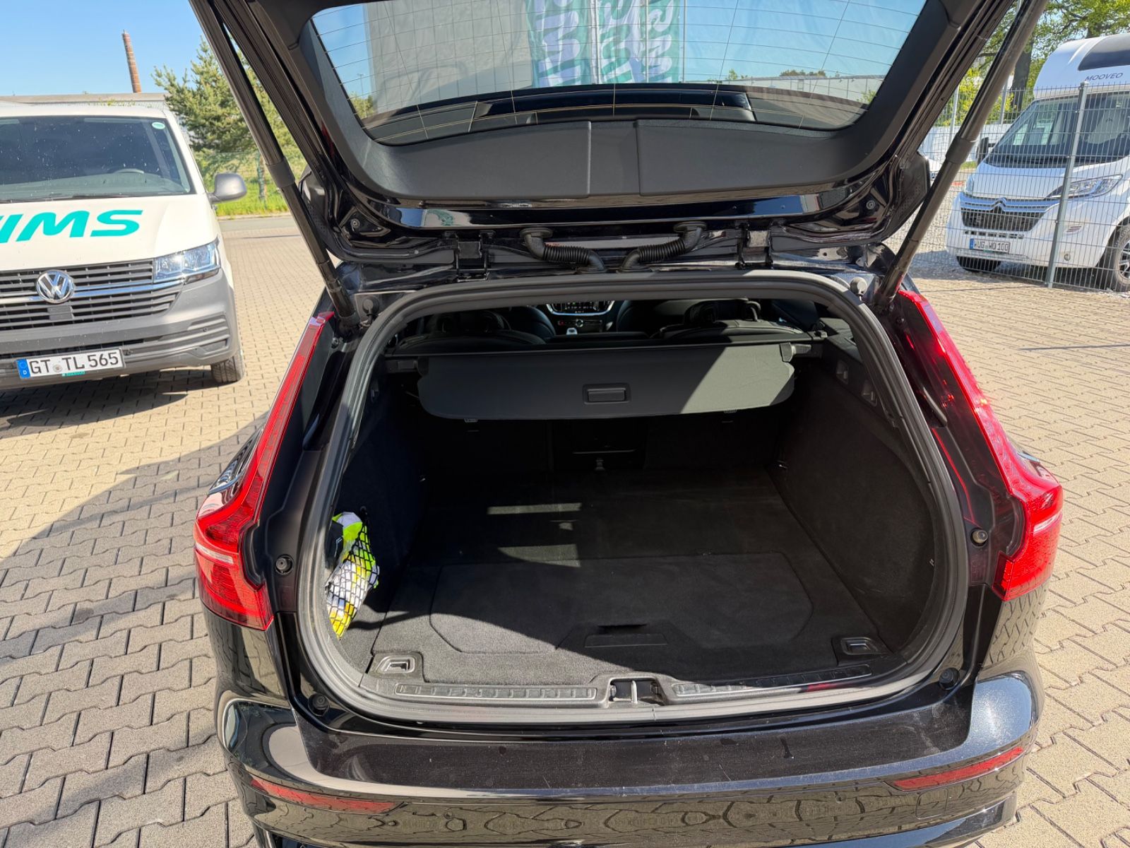 Fahrzeugabbildung Volvo V60 Kombi Plus Dark