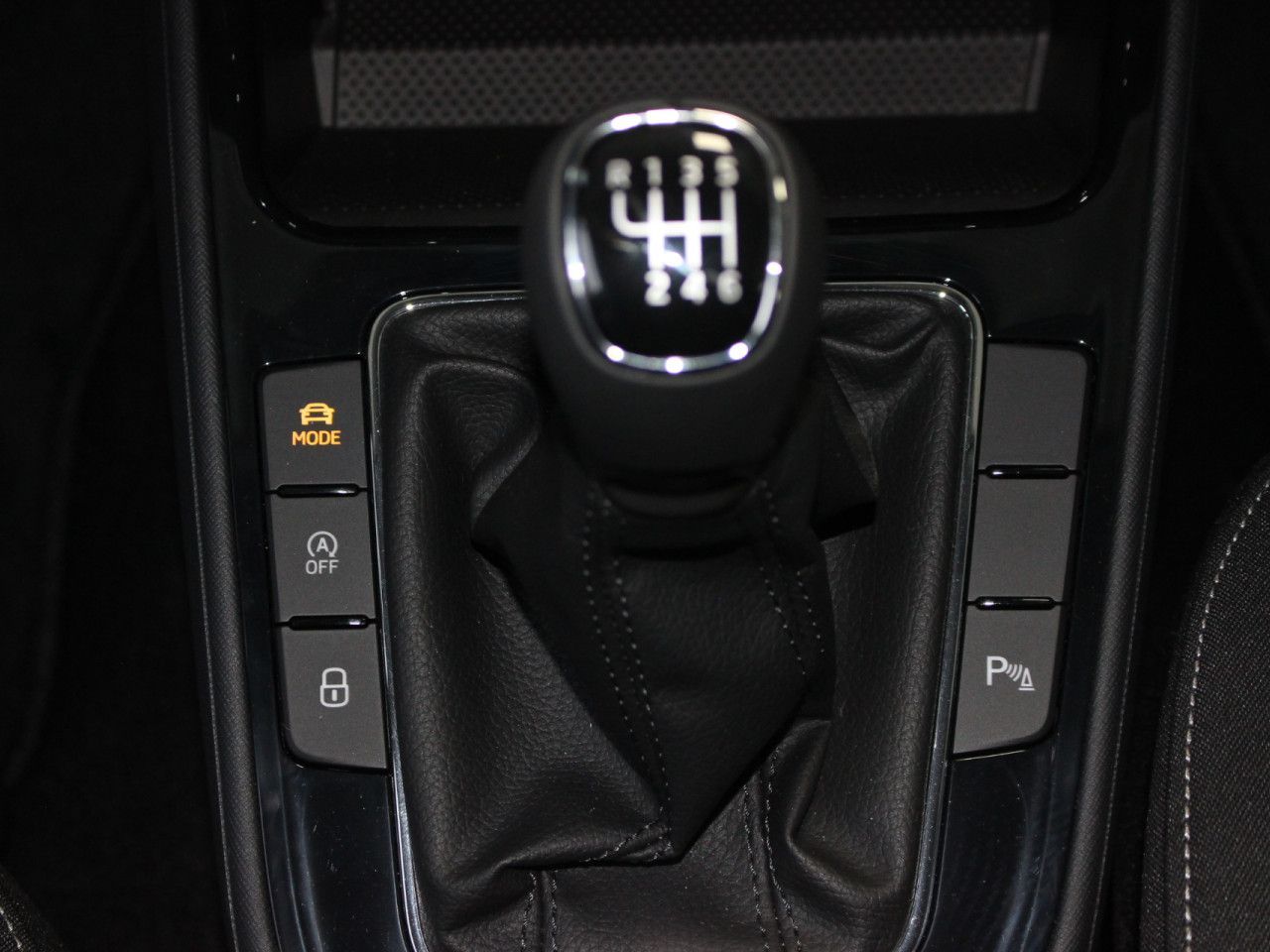 Fahrzeugabbildung SKODA Fabia 1.0 TSI Selection RFK/SHZ/APP/Keyless