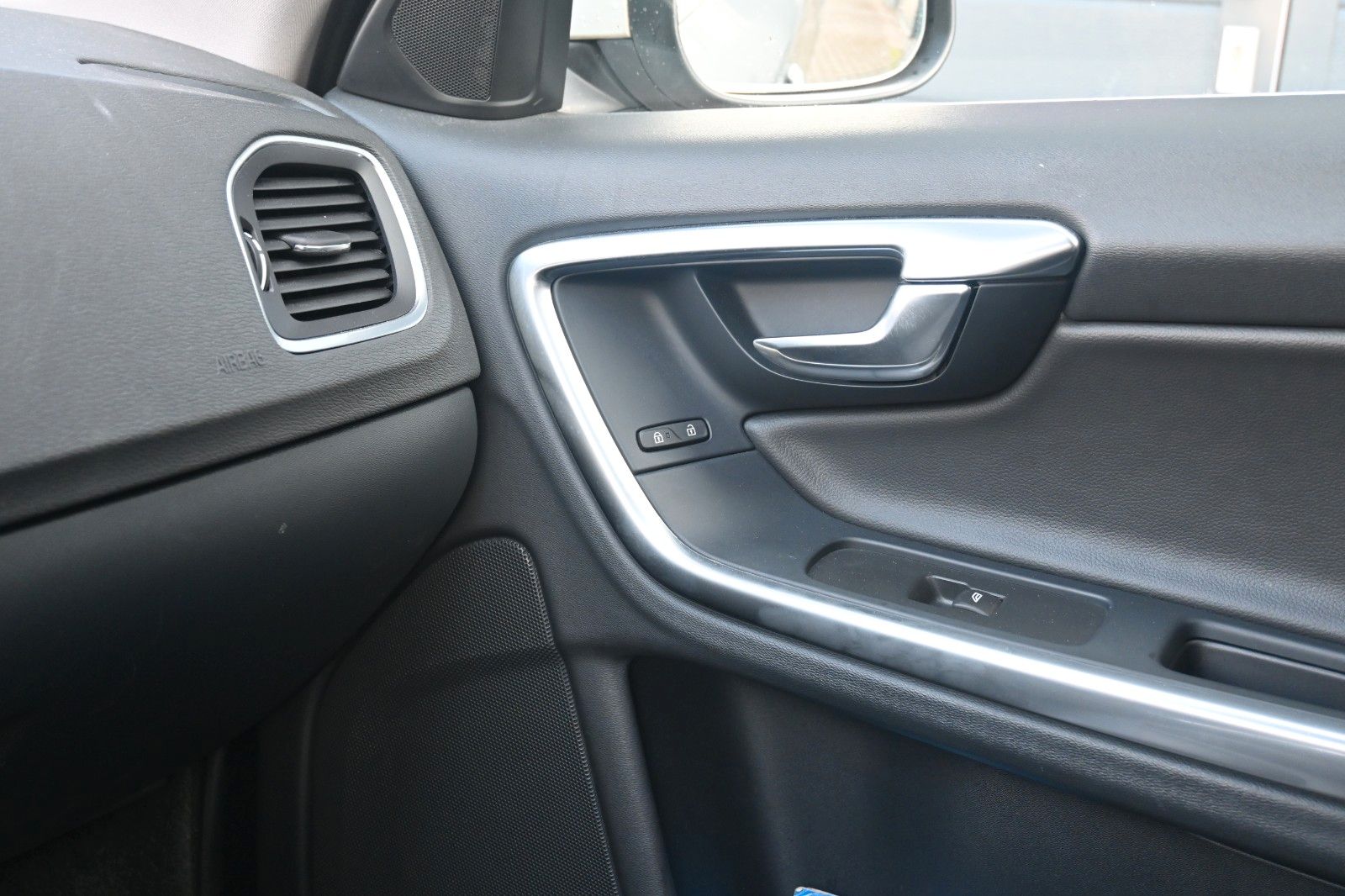 Fahrzeugabbildung Volvo **Mietkauf**V60D6*Sum*SD*NAVI*STHZ*E-KZ*Diesel