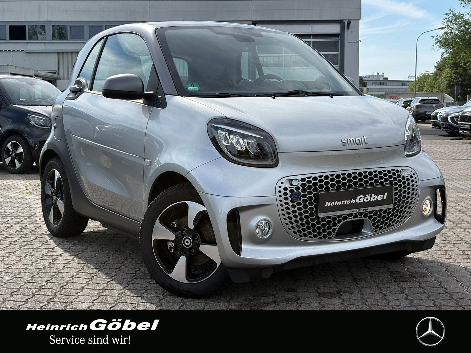 Fahrzeugabbildung Smart EQ EXCLUSIVE*22kW*PANO*WINTER-PAKET*ALLWETTER*