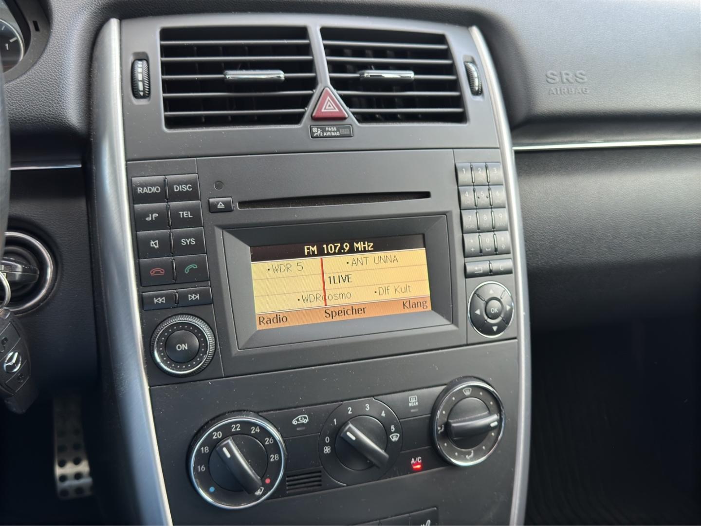 Mercedes-Benz B 180 8G KLIMA AUTOMATIK PANO TEMPO SHZ TÜV NEU