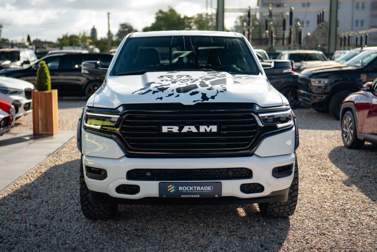 Fahrzeugabbildung Dodge RAM 5.7 V8 HEMI 4x4 OFFROAD Night-Paket Limited