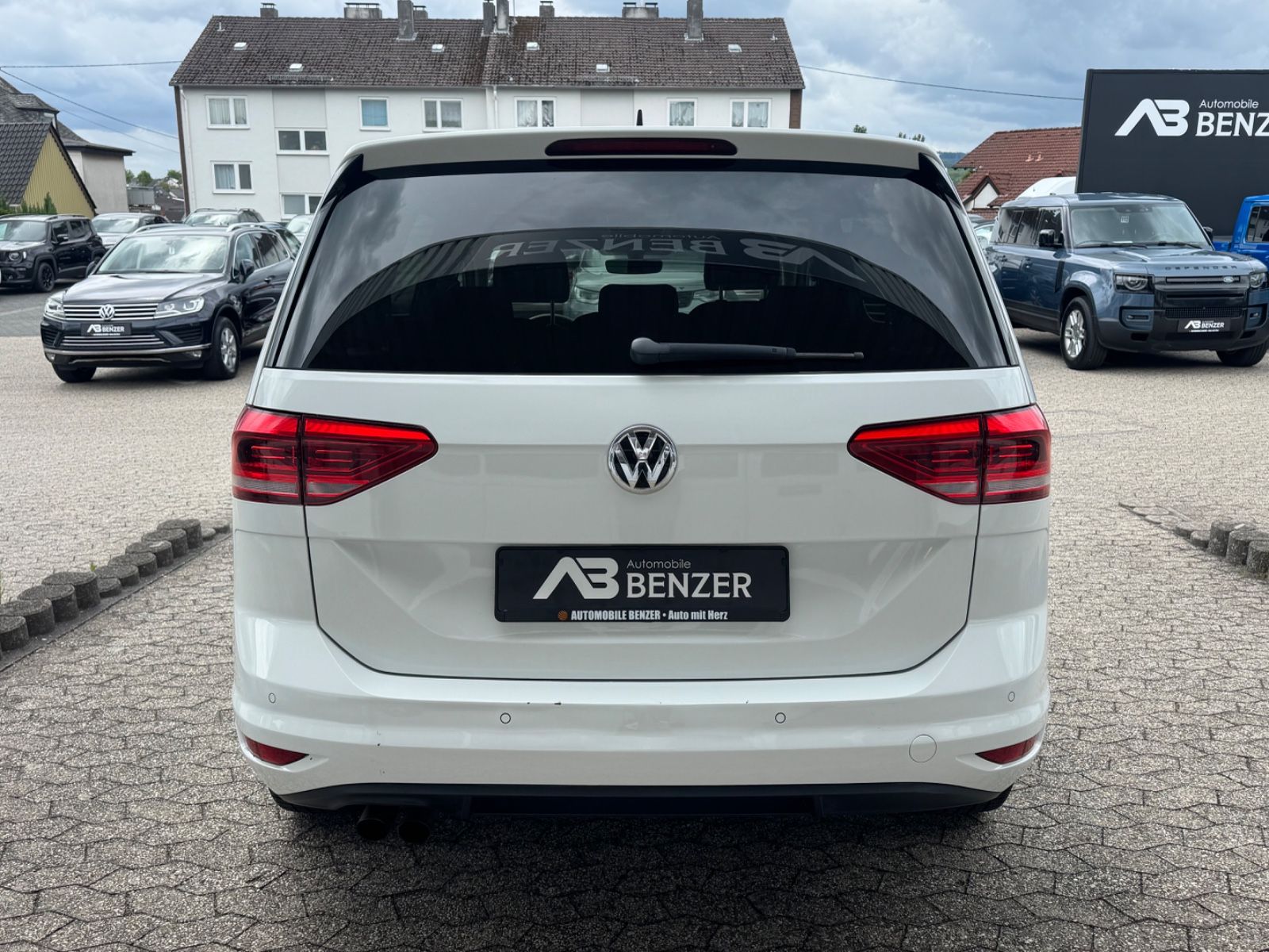 Fahrzeugabbildung Volkswagen Touran Comfortline/DSG/5-Sitzer/PDC