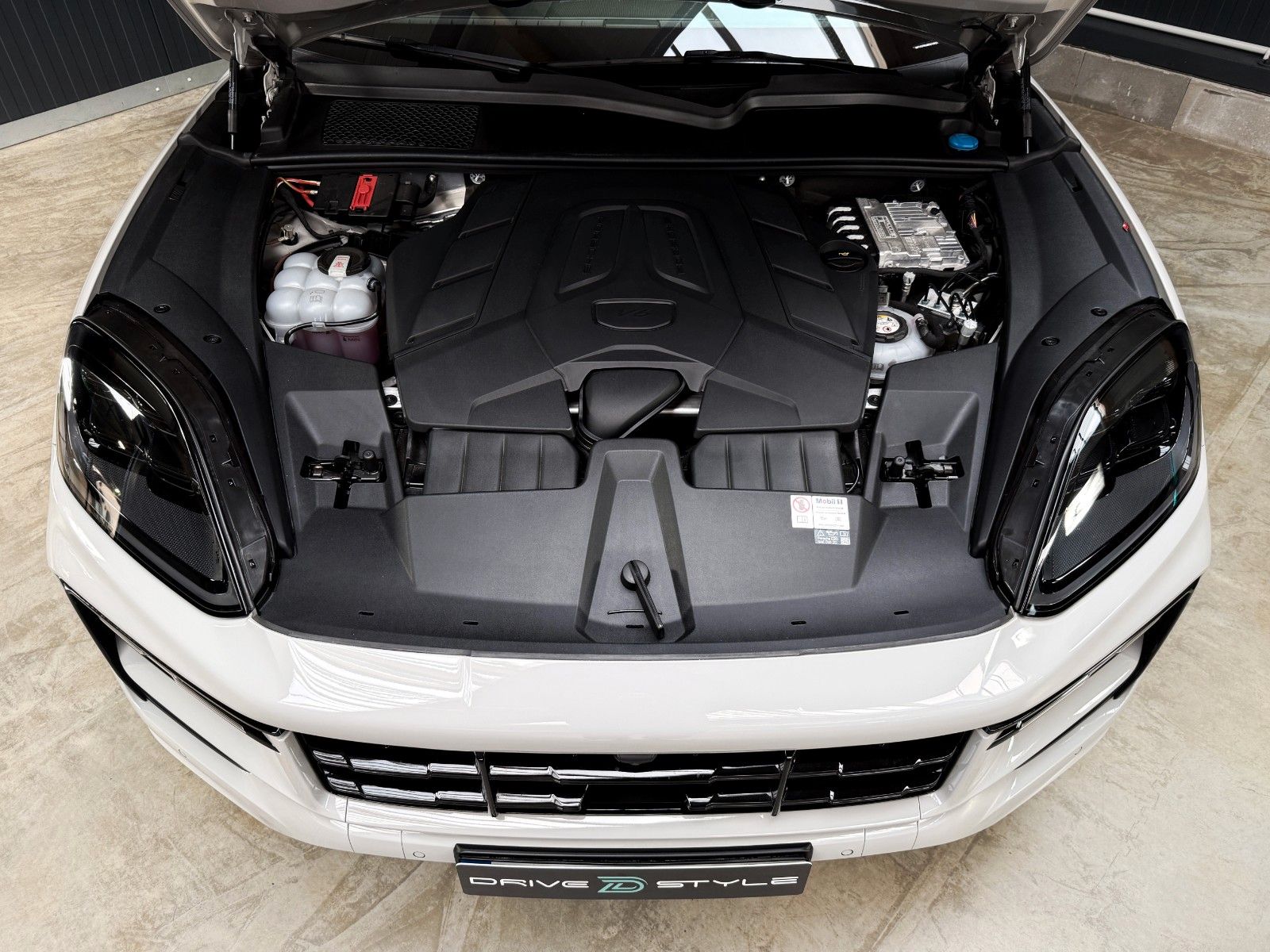 Fahrzeugabbildung Porsche Cayenne E-Hybrid + Vollaust. + Approved +Panoram