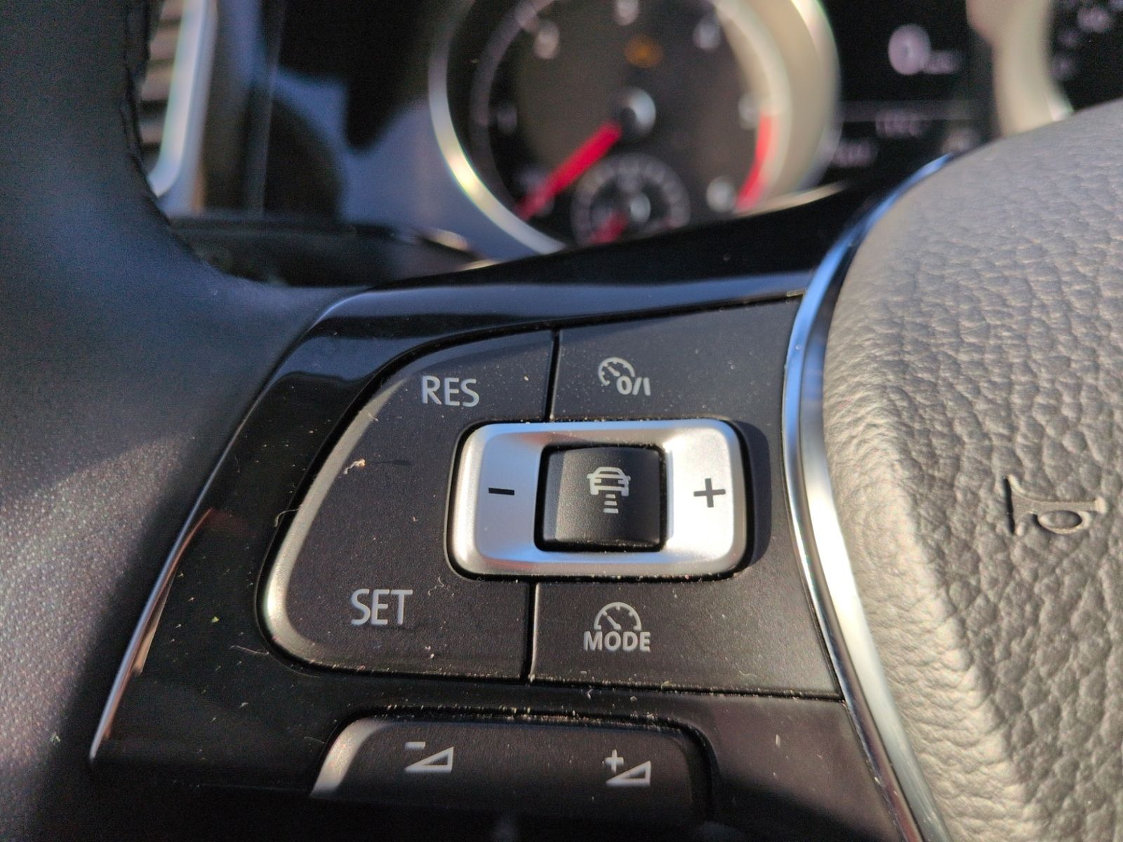 Golf VII 1.6 TDI Comfortline APP+ACC+SHZ+PDC+