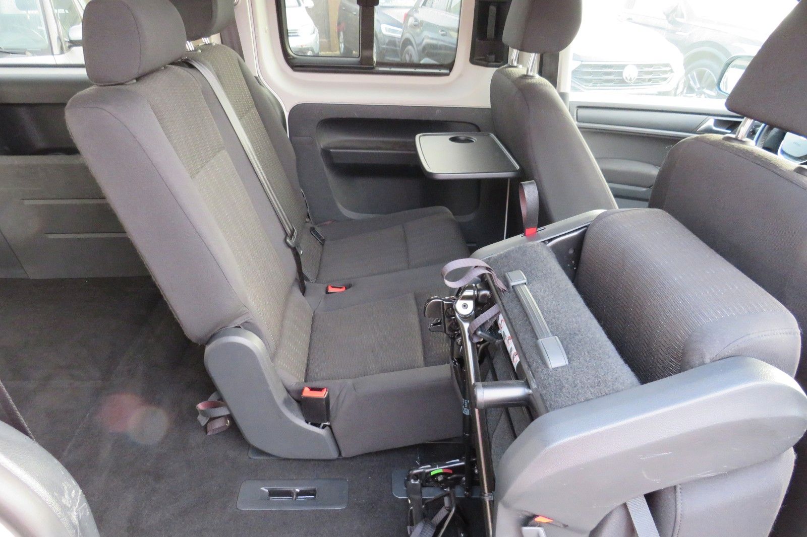 Fahrzeugabbildung Volkswagen Caddy MAXI 2.0-TDI COMFORT AHK NAVI STANDH. 1HD