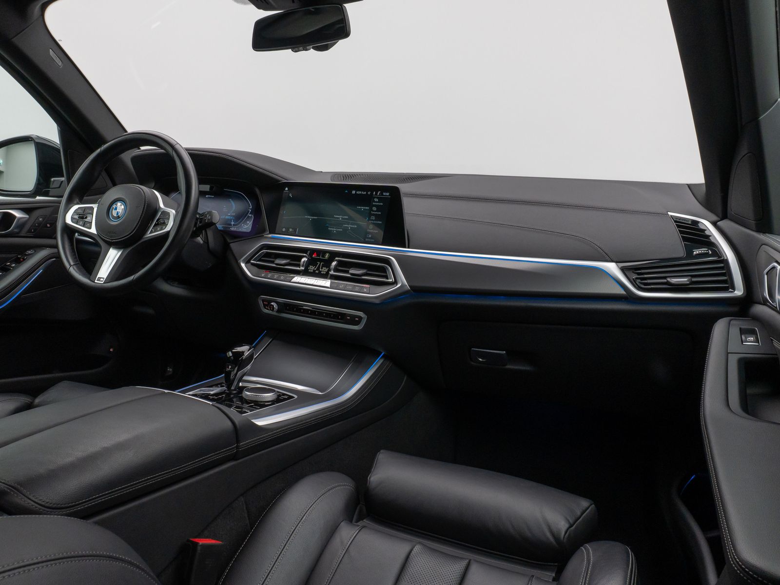 Fahrzeugabbildung BMW X5 xD45e M Sport Laser 360°HUD DAB HiFi SoftClos