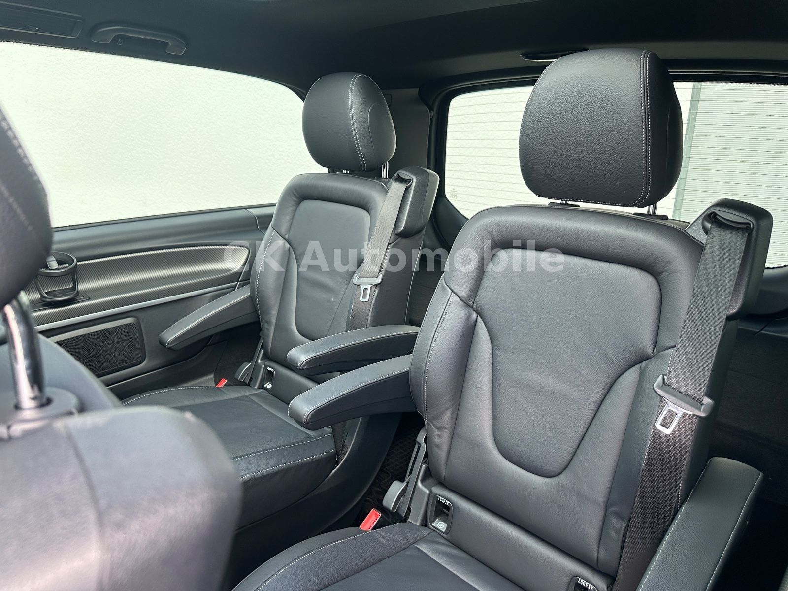 Fahrzeugabbildung Mercedes-Benz V 300d 4 Matic AVANTGARDE AMG-Line/6 Sitze/Pano