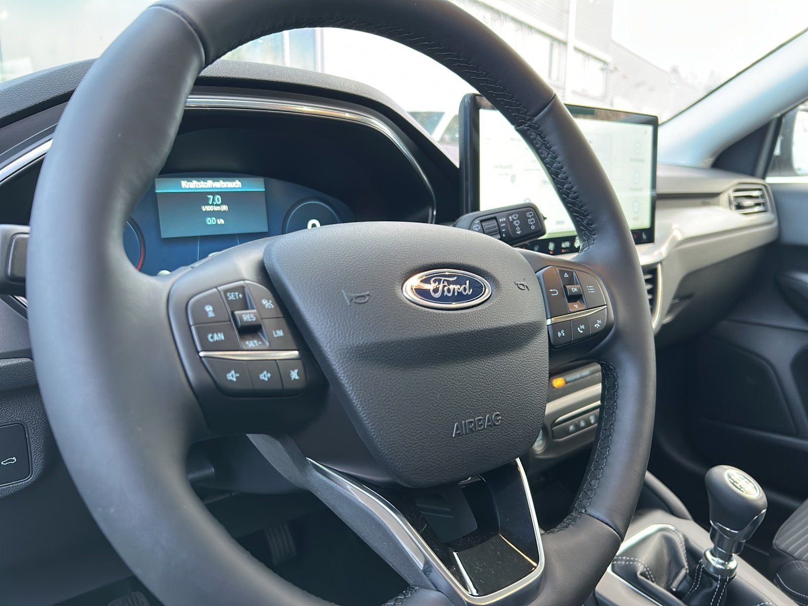 Fahrzeugabbildung Ford Focus Titanium x Winter Pak. B&O LED Schein. 17z