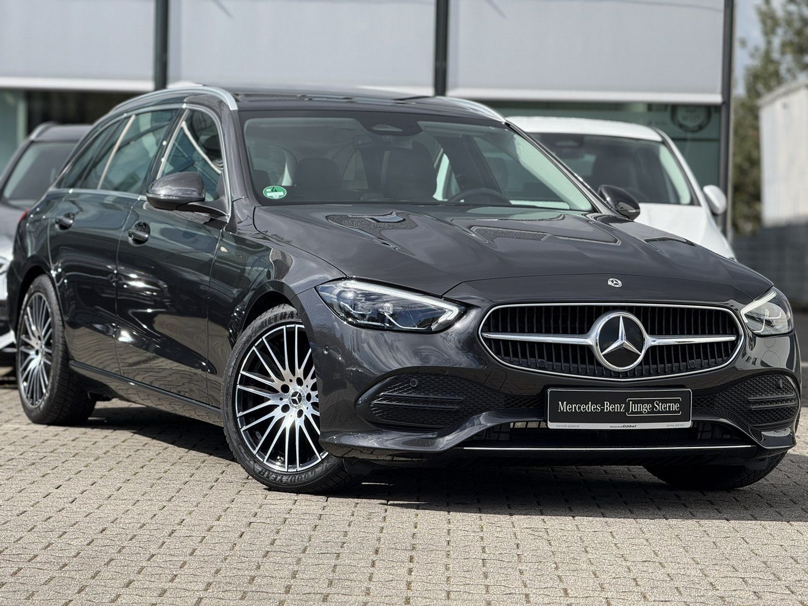 Fahrzeugabbildung Mercedes-Benz C 180 T Avantgarde*PANO*TOTWINKEL*LED*KAMERA*