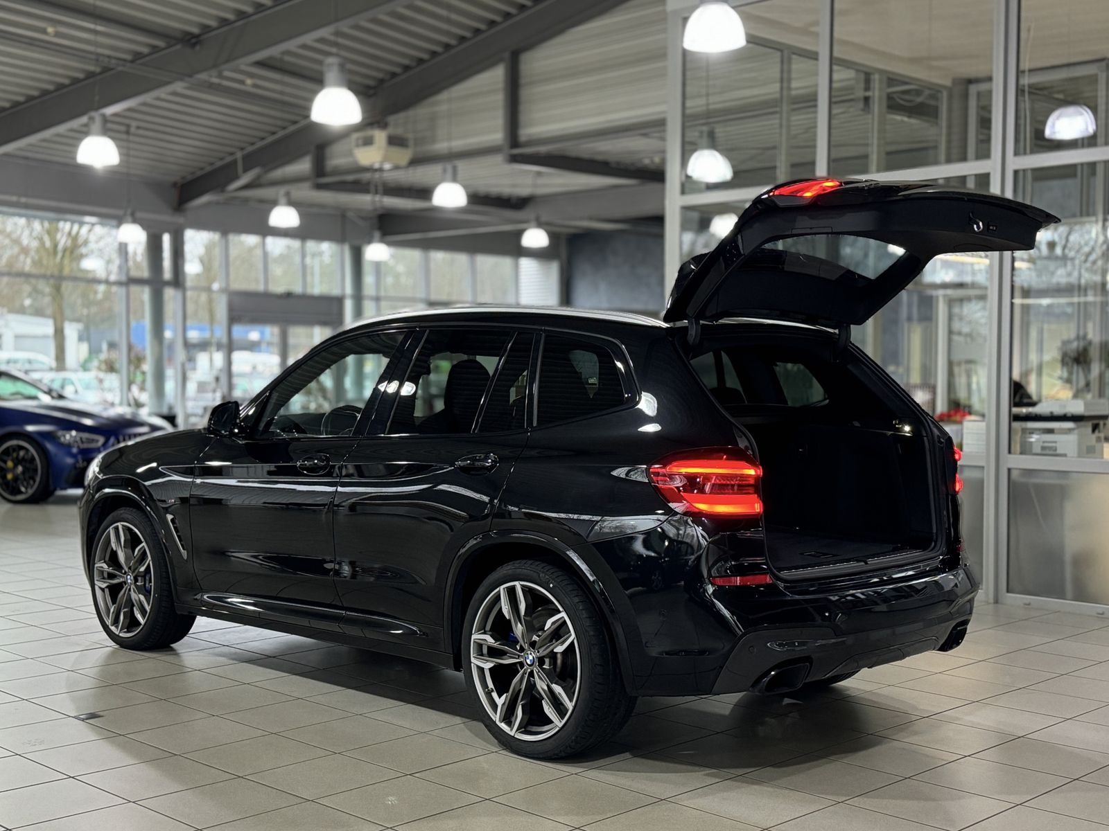 Fahrzeugabbildung BMW X3 M40i Kamera HUD DAB DisplKey Komfort 21Zoll