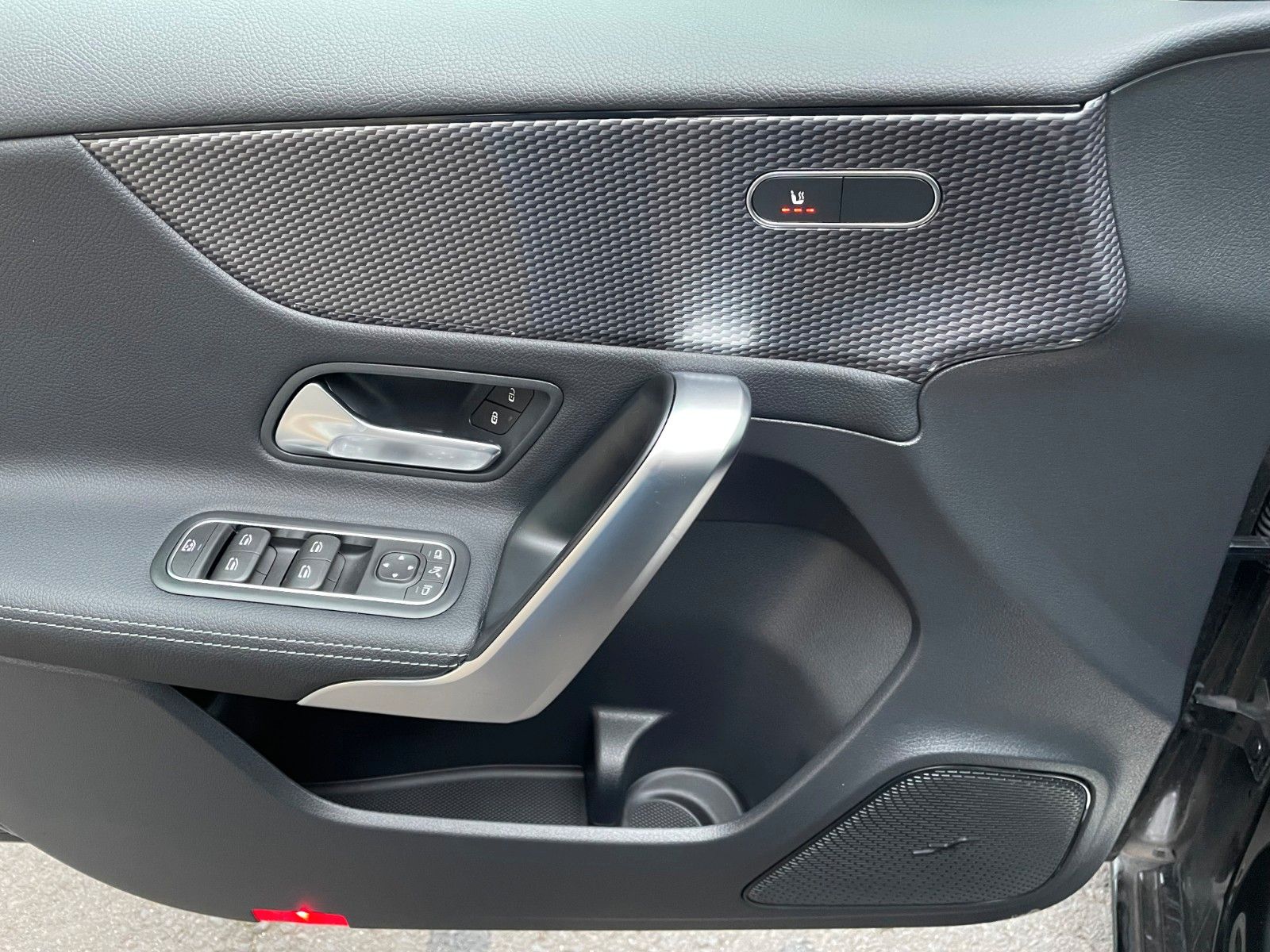 Fahrzeugabbildung Mercedes-Benz A 200 d Progressive AHK+MBUX+R-Kamera+Distr