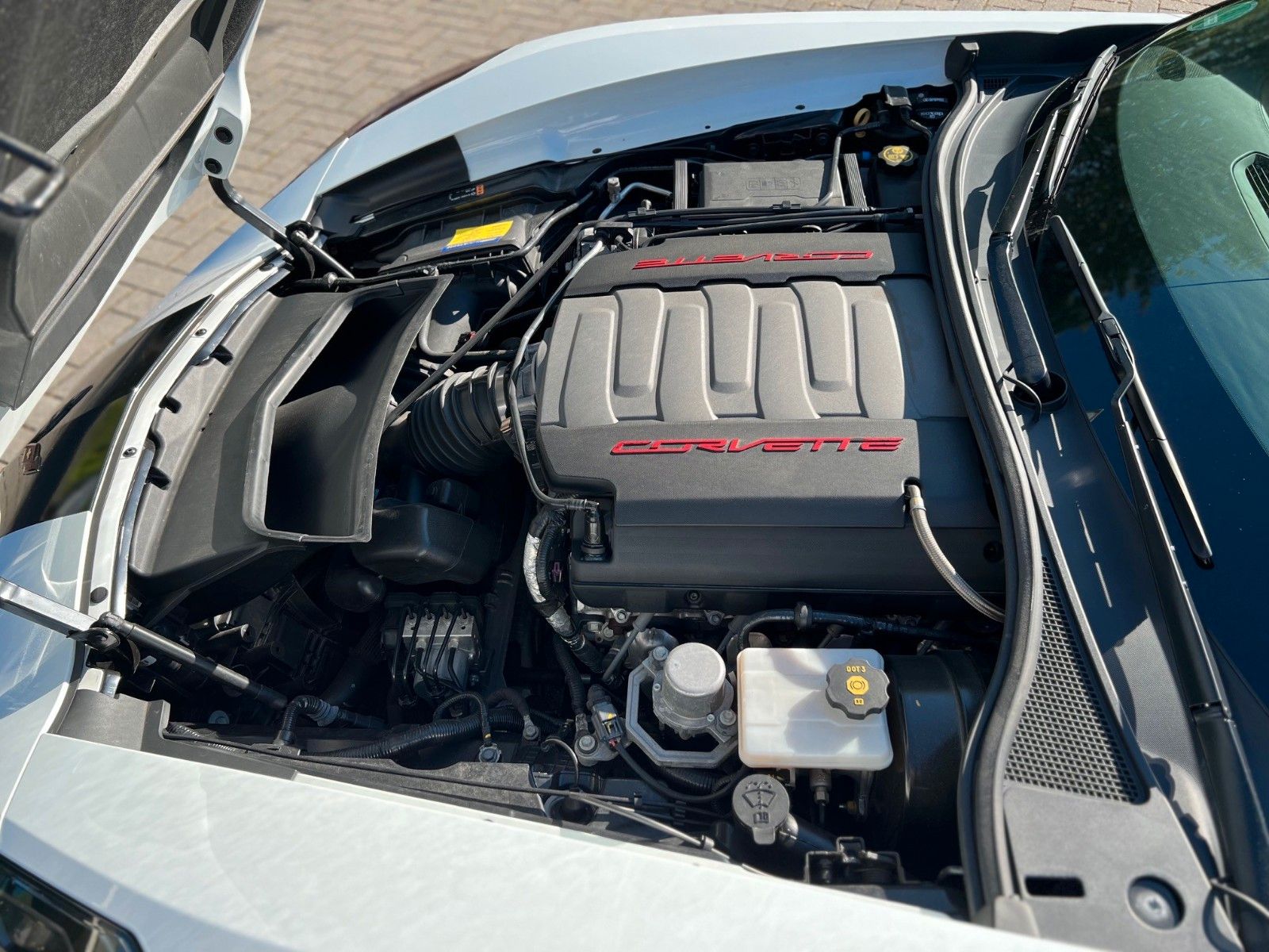 Fahrzeugabbildung Corvette C7 6.2 V8 AT8 Stingray Cabrio 3LT