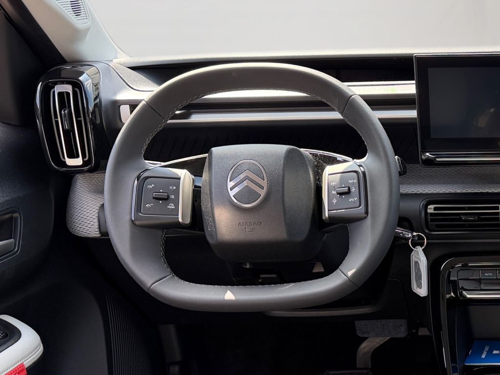 Fahrzeugabbildung Citroën e-C3 Aircross 113 Standard-Range MAX