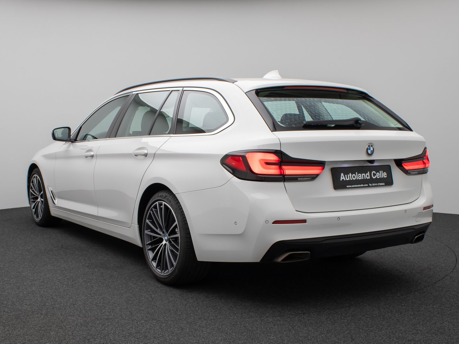 Fahrzeugabbildung BMW 530d Kamera HUD DAB Komfort Alarm Sport 19Zoll