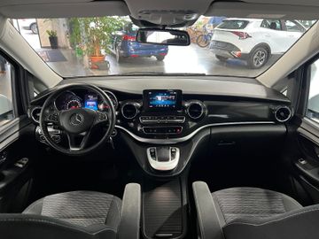 Mercedes V 220 - 11