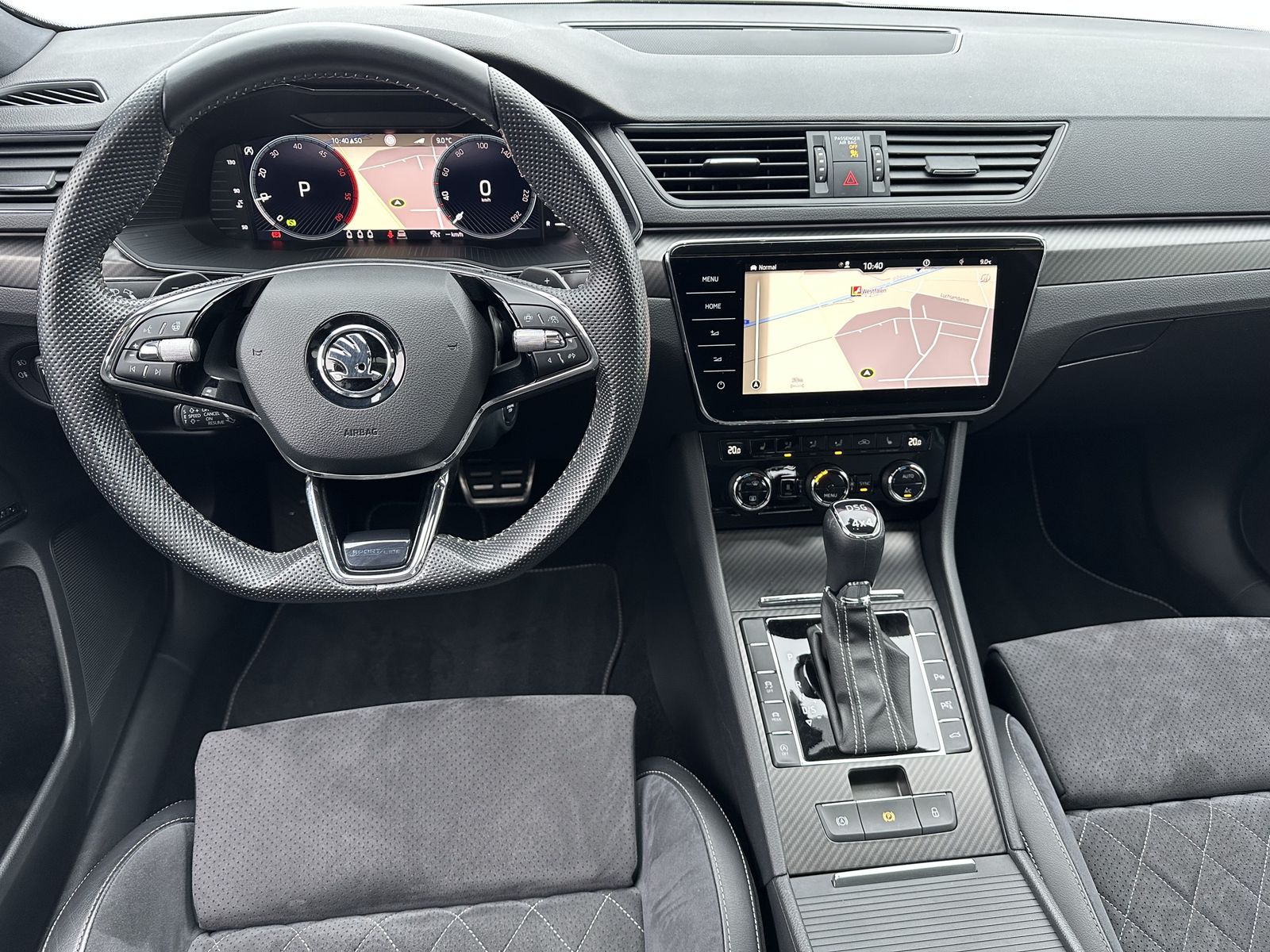 Fahrzeugabbildung SKODA Superb Combi Sportline 4x4 NAV+LED+PANO+360°+PLA