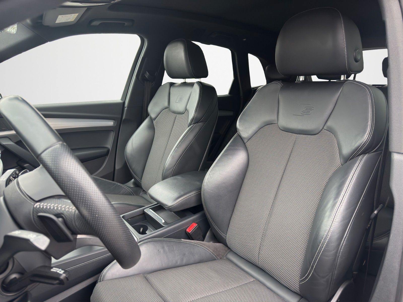 Fahrzeugabbildung Audi Q5 2.0TFSI QUAT S LINE PANO MEMORY AHK 360° LED