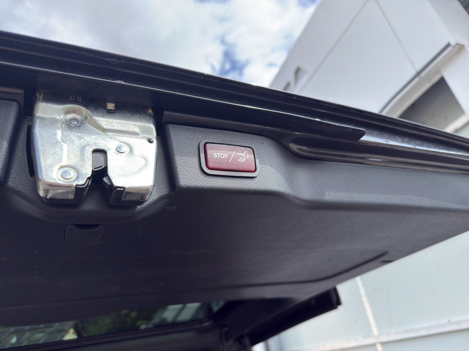 Fahrzeugabbildung Mercedes-Benz V 300 d L EDITION DISTRO AHK MBUX ILS el.Heckkla