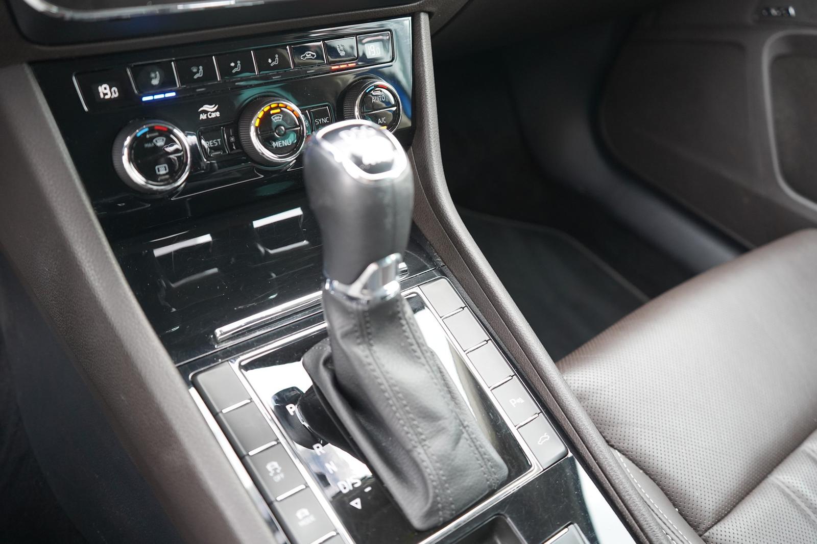 Skoda Superb Combi 2.0 TSI 4x4 DSG LED Navi AHK ACC