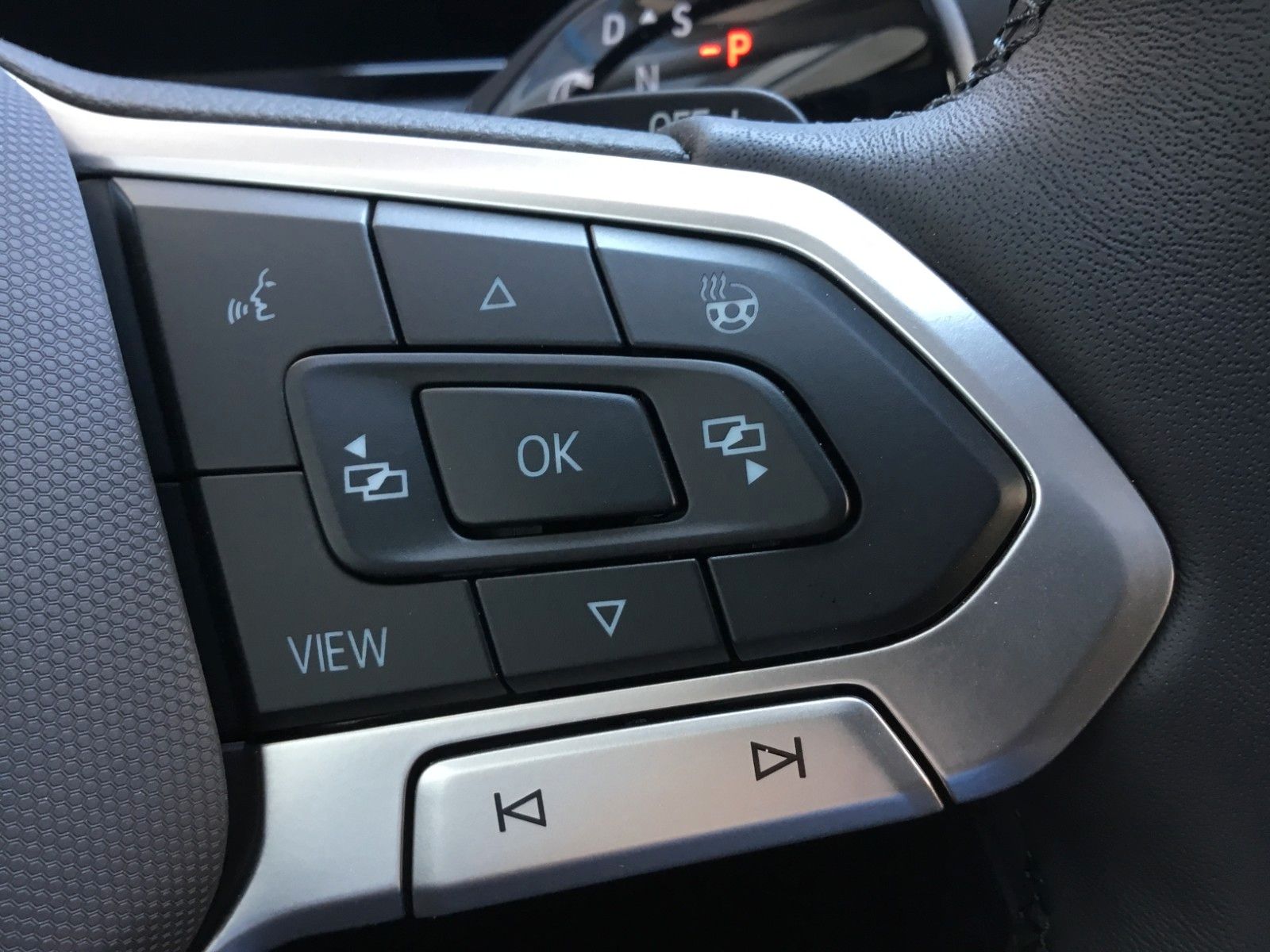 Fahrzeugabbildung Volkswagen Tiguan 1.5 eTSI DSG Life+AHK+360°+18"+LED+AppCon