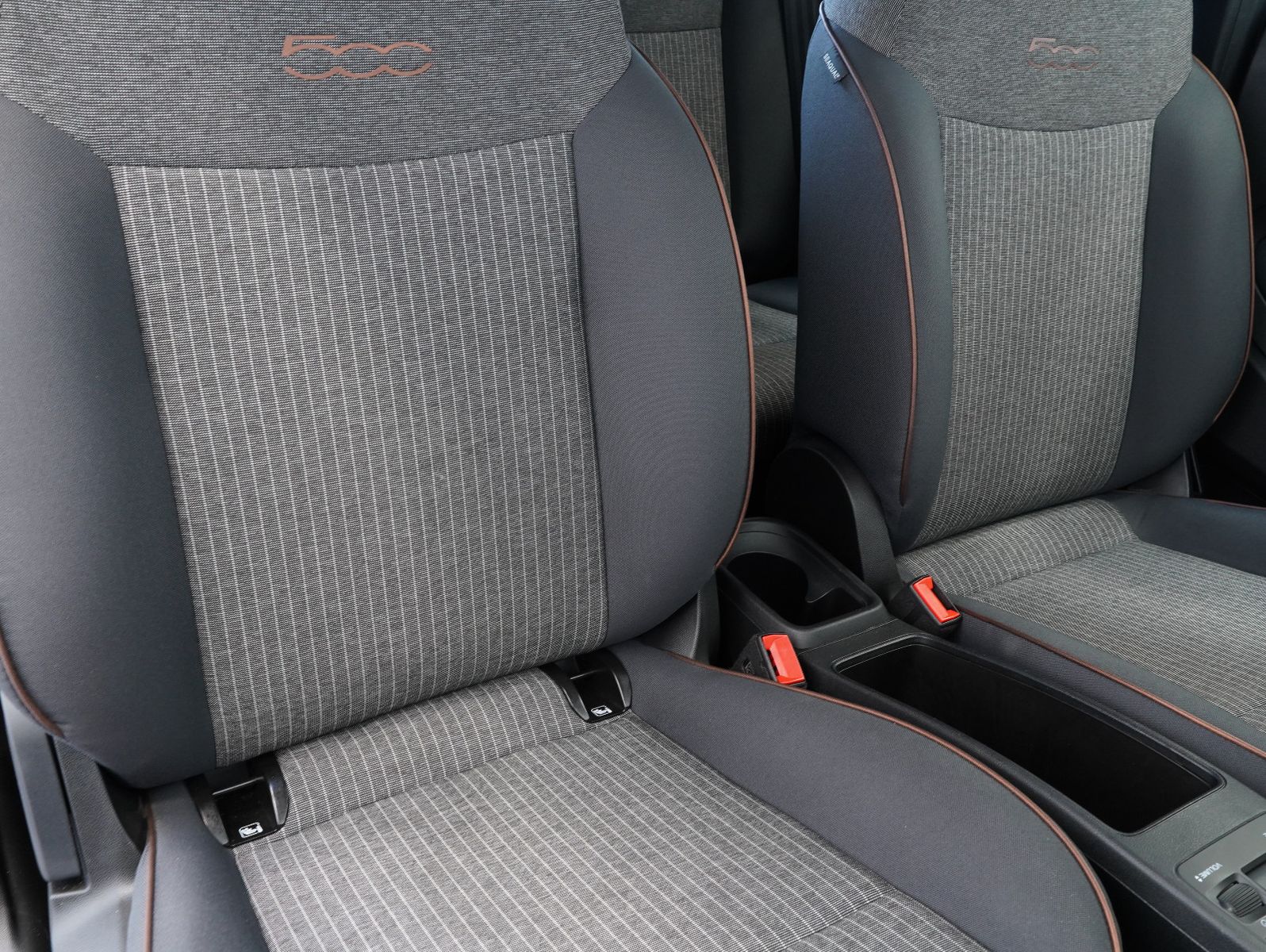Fahrzeugabbildung Fiat 500e Icon 87KW/42kWh/DC-LADEN/NAVI/KAMERA