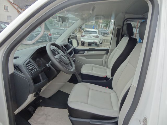 Fahrzeugabbildung Volkswagen T6 Transporter/Kombi lang/AHK/58.500Km/9 SITZER
