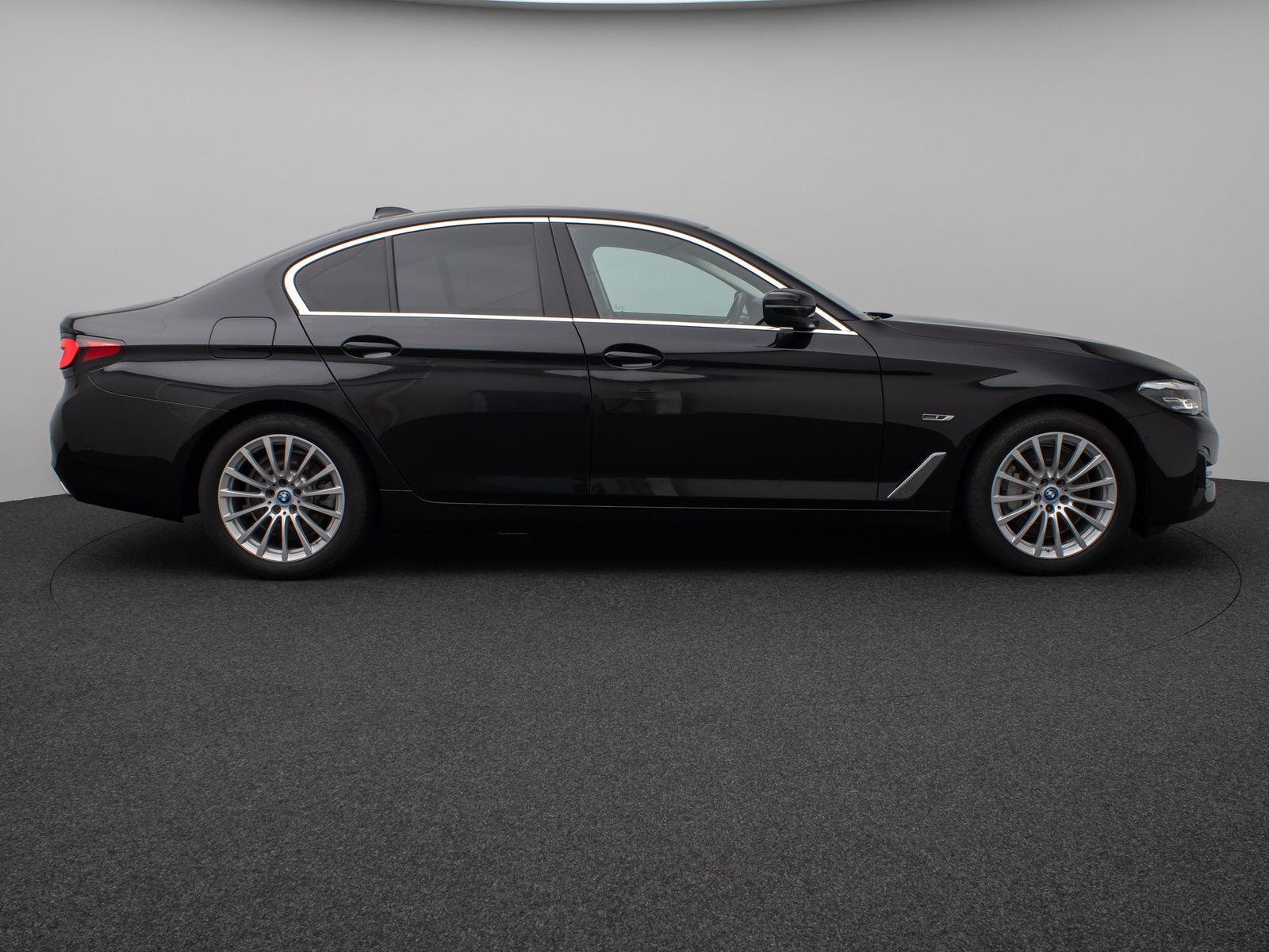 Fahrzeugabbildung BMW 530e Kamera DAB HiFi Leder 4xKlima Alarm 18Zoll