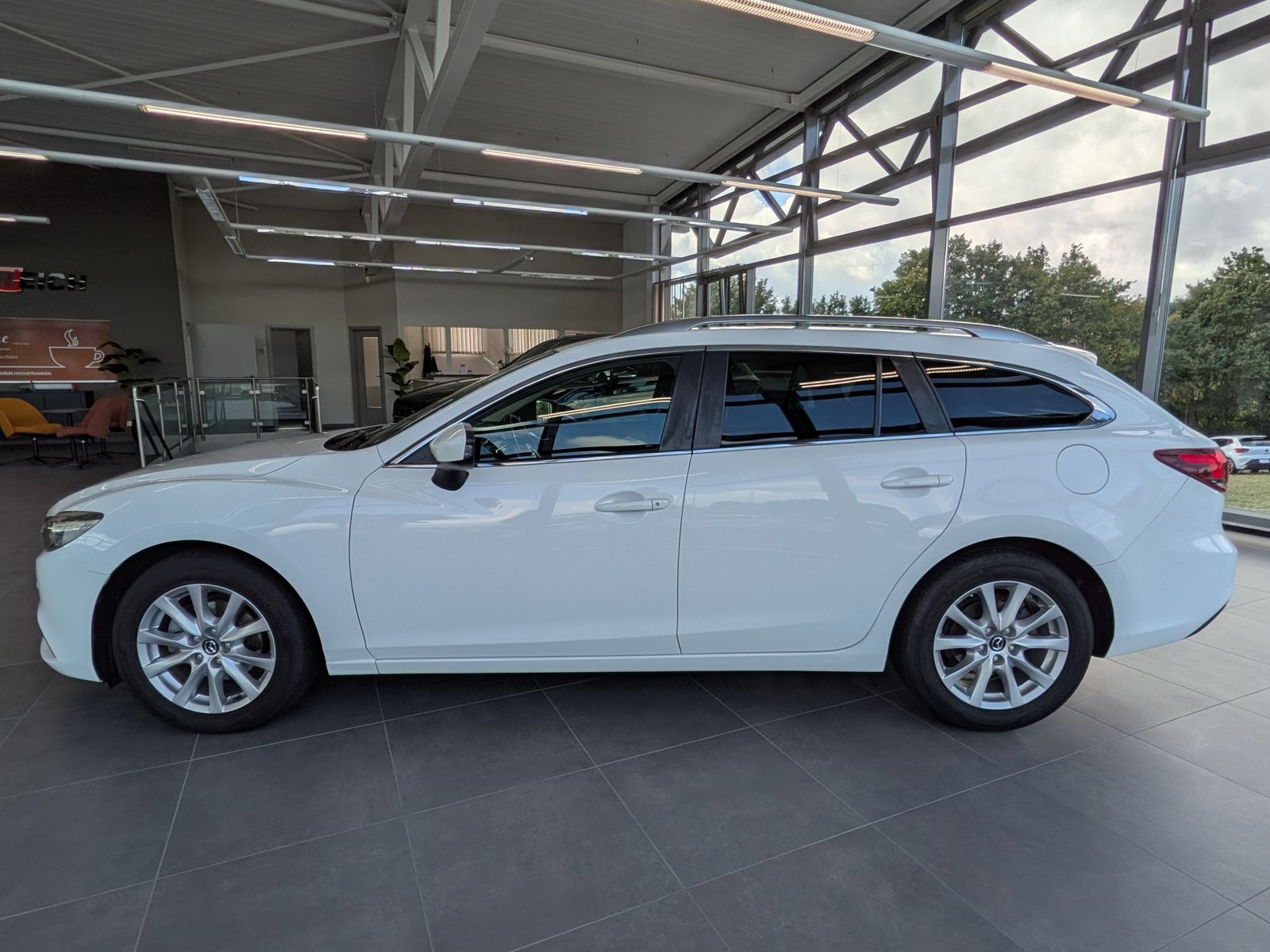Fahrzeugabbildung Mazda 6 2.0 Aut. Exclusive-Line LED Tempomat PDC SHz