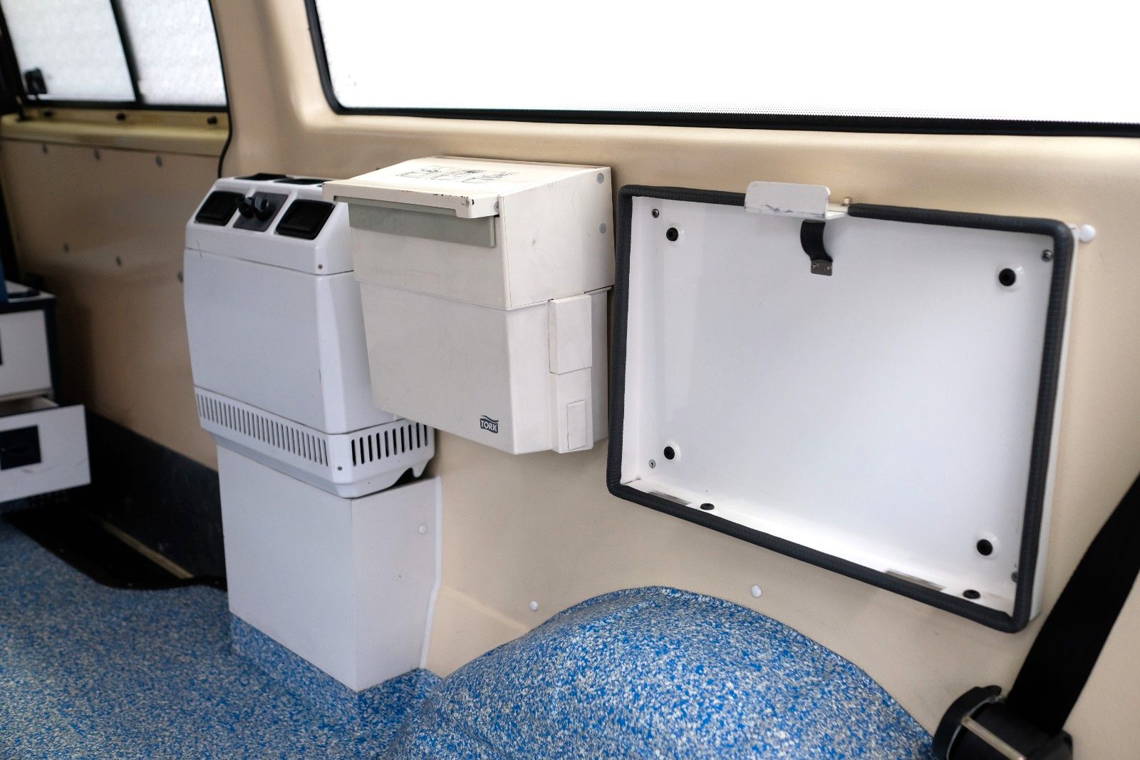 Fahrzeugabbildung Volkswagen T4 LANG EX-KRANKENWAGEN 2,5L STANDHEIZUNG
