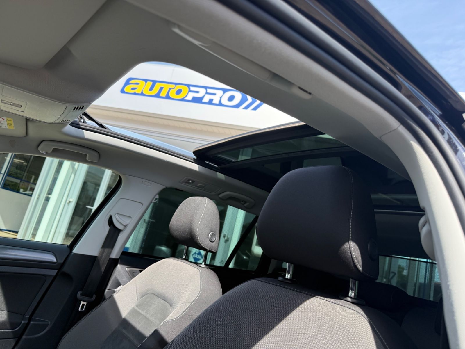 Fahrzeugabbildung Volkswagen Golf 1.5 Comfortline AHK/ACC/Pano/Navi/LED/Kamer