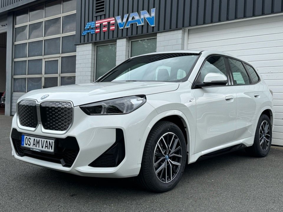 BMW iX1