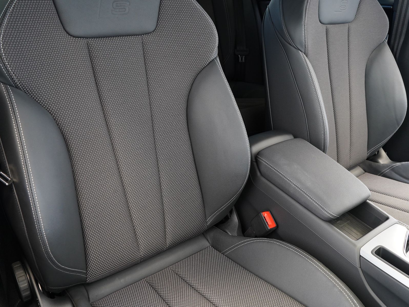 Fahrzeugabbildung Audi A4 Avant 35 TDI S line Competition Edition