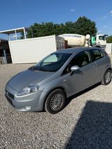 Fiat Grande Punto 1.4 8V Dynamic * Klimaautomatik * - Fiat Grande Punto in München