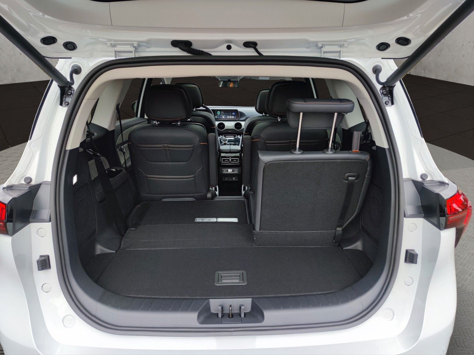 Fahrzeugabbildung DFSK Forthing 4-U Tour DAB + dt. Bedienung