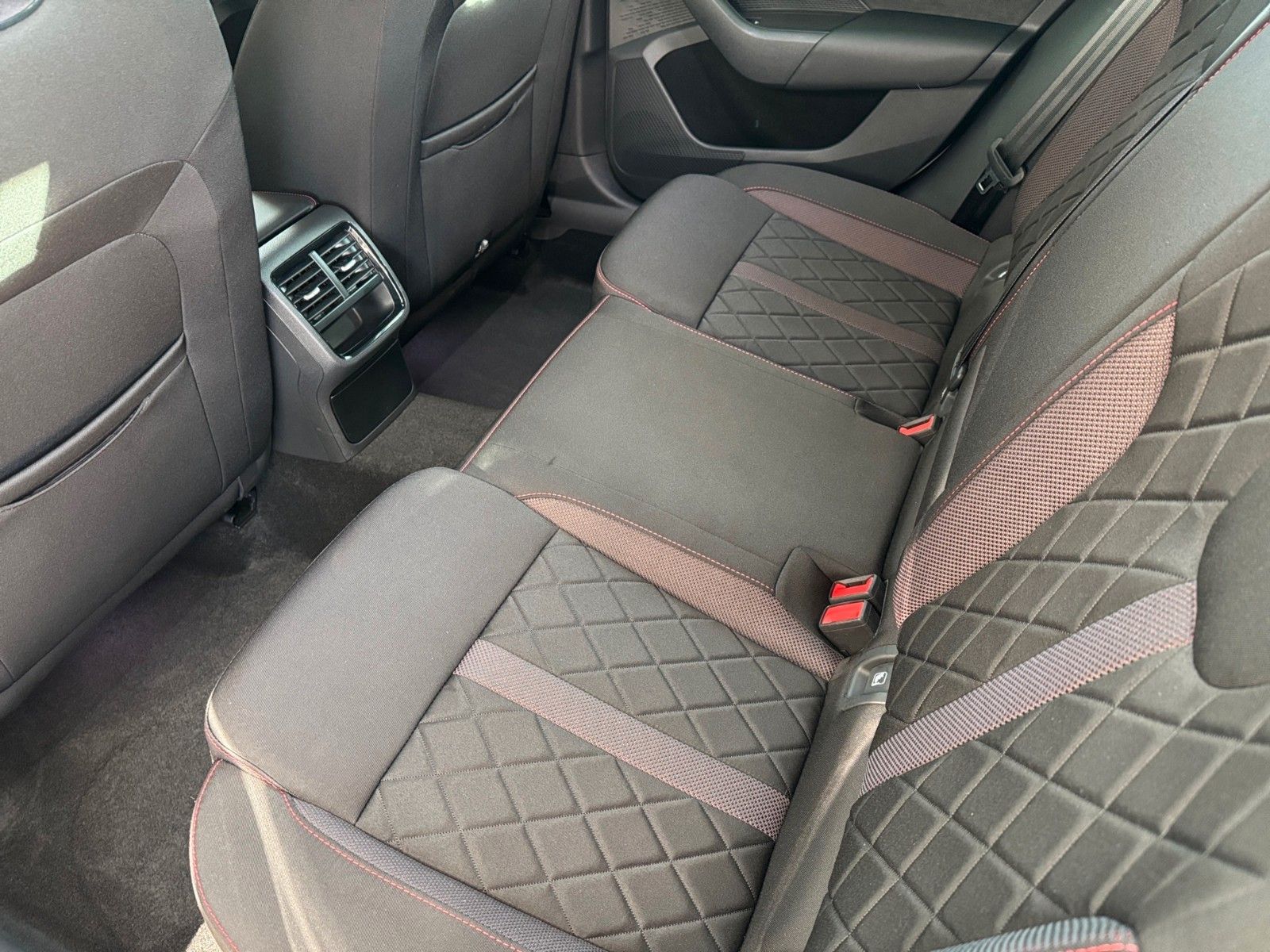 Fahrzeugabbildung SKODA Octavia Combi RS 2.0 TSI