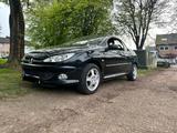 Peugeot 206CC 1,6 16V - Peugeot 206 mit Benzin-Antrieb: Cabrio, 1.6