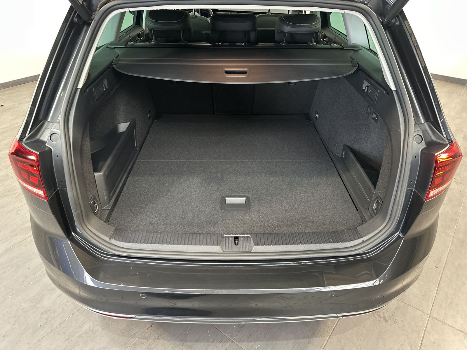 Fahrzeugabbildung Volkswagen Passat Variant GTE+NAV+LED+ACC+PANO+HUD+VCOCKPIT