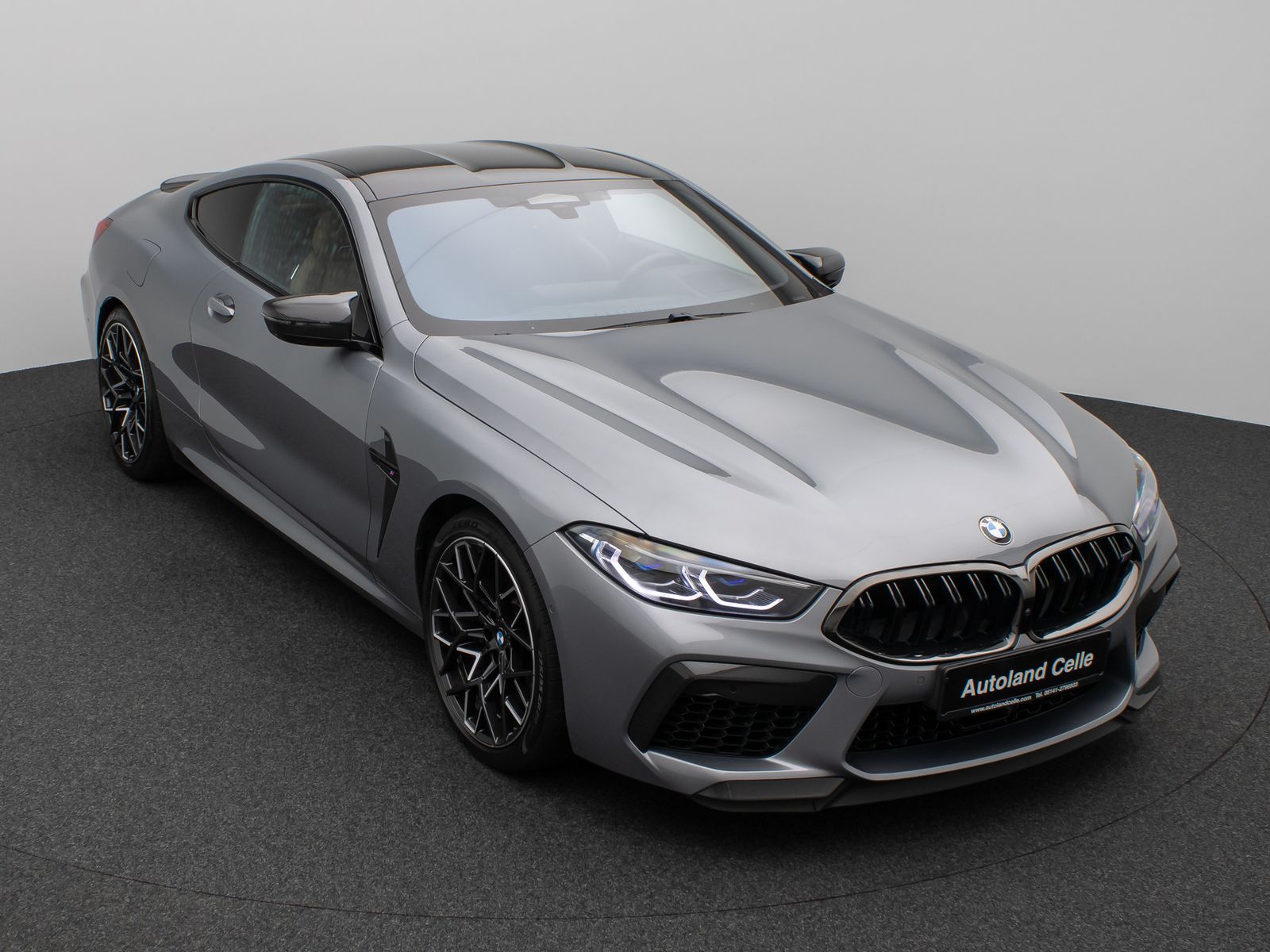 Fahrzeugabbildung BMW M8 Competition xD Coupé 360°Laser SoftCl DispKey