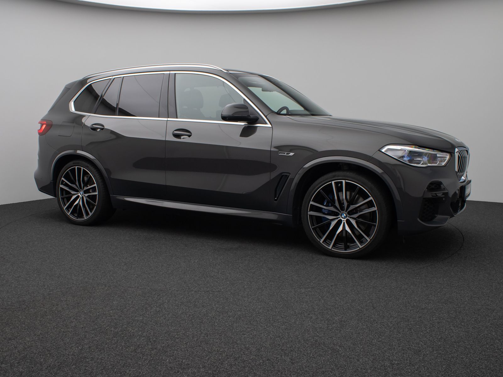 Fahrzeugabbildung BMW X5 xD45e M Sport Panorama 360°Laser HUD B&W 22"