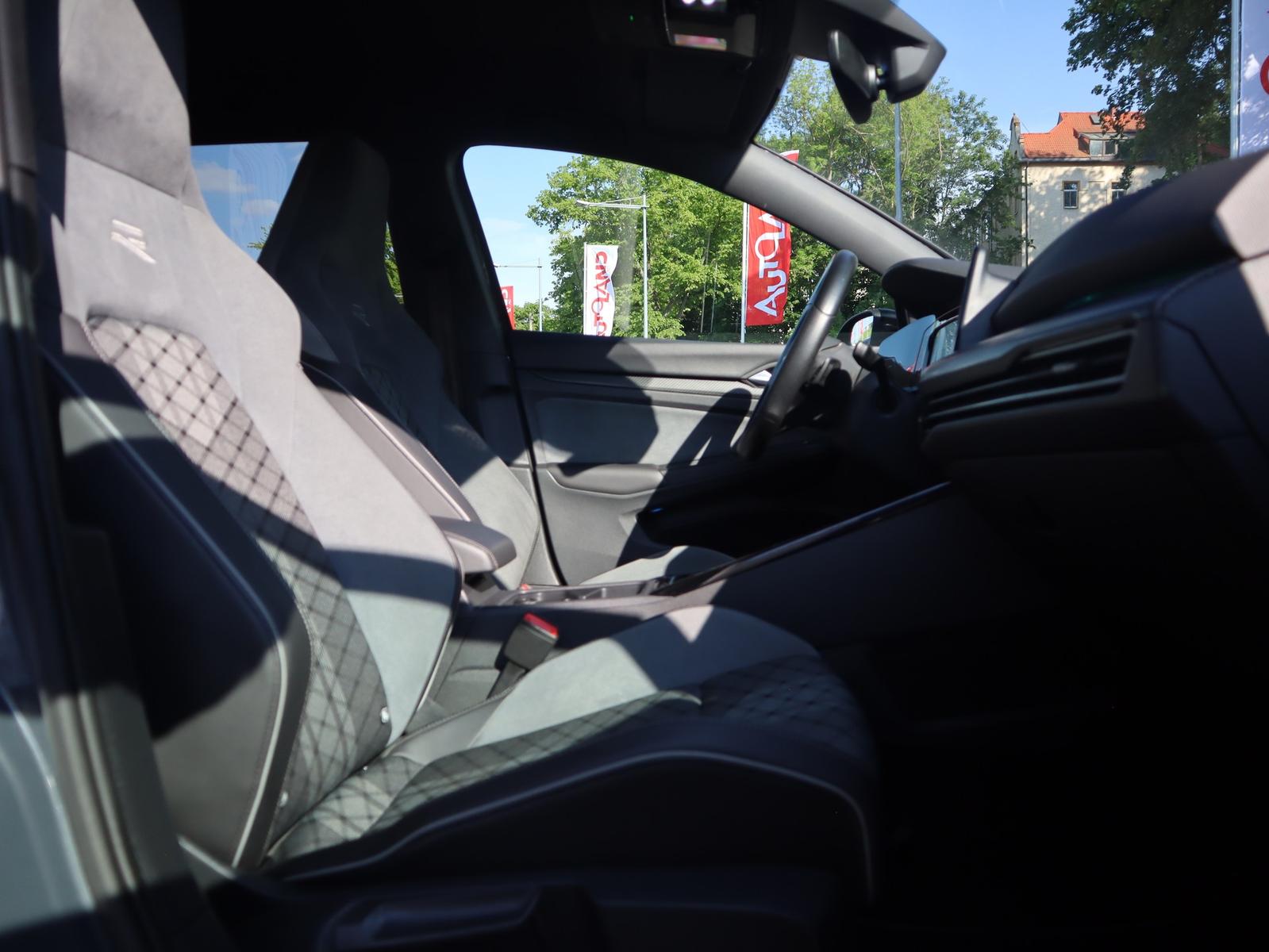 Volkswagen Golf VIII Variant 2.0 TSI DSG R-Line ACC LED PDC