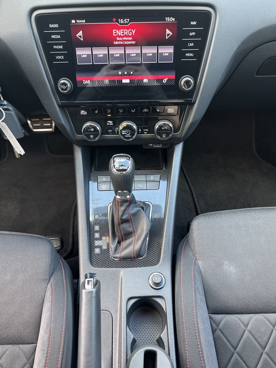 Fahrzeugabbildung SKODA Octavia Combi 2.0 TDI DSG RS NAV+LED+18ZOLL+2HD