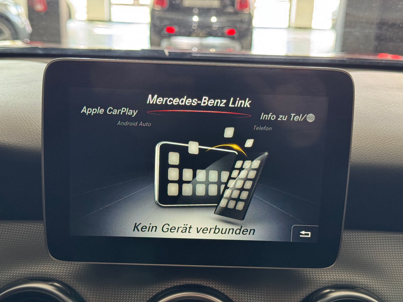 Fahrzeugabbildung Mercedes-Benz GLA 200 7G-DCT SPORTPAKET URBAN NAVI LED KAMERA