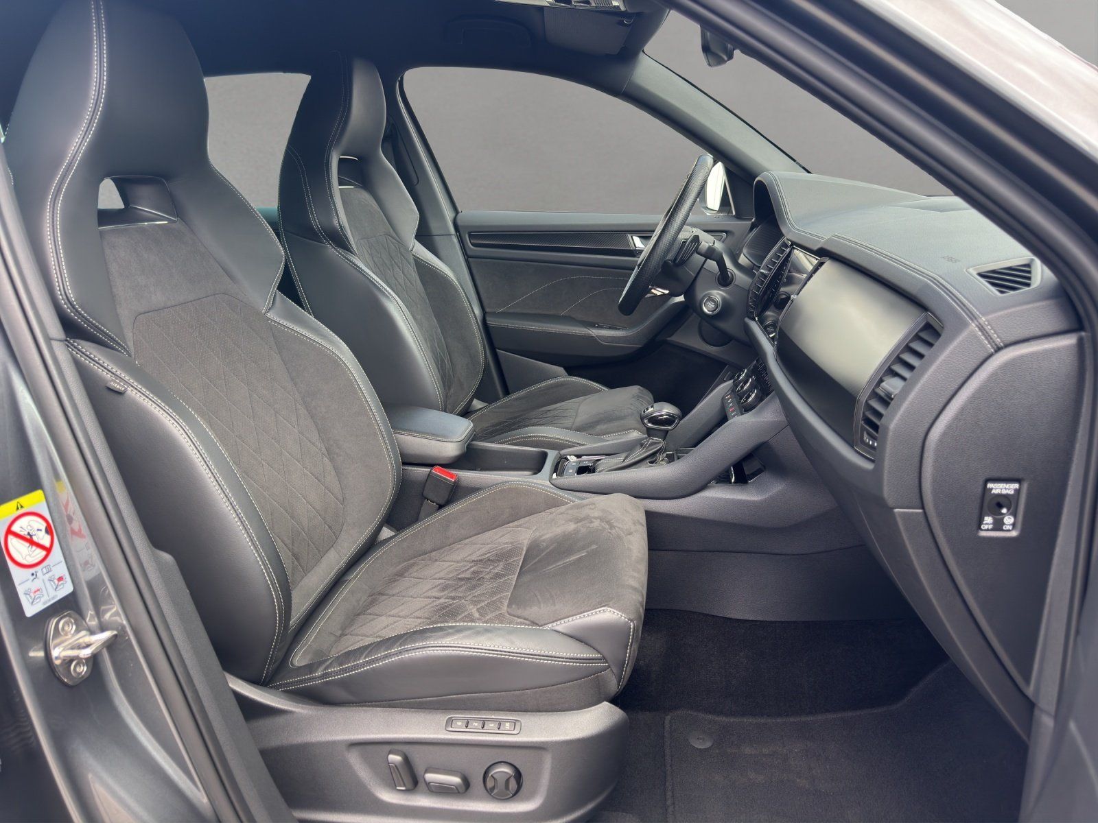 Fahrzeugabbildung SKODA Kodiaq 2.0 TDI Sportline 4x4/ST-HZ/KAMERA/ACC/7S