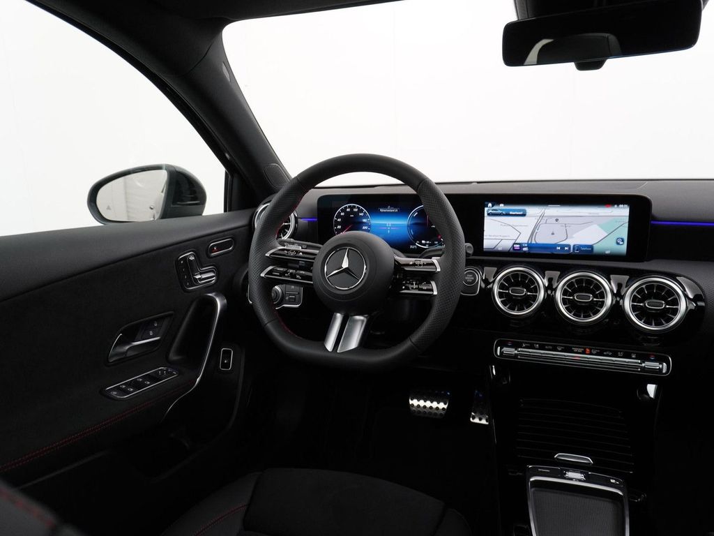 Mercedes-Benz A 250 e Star Edition AMG Line Plus | Panorama -