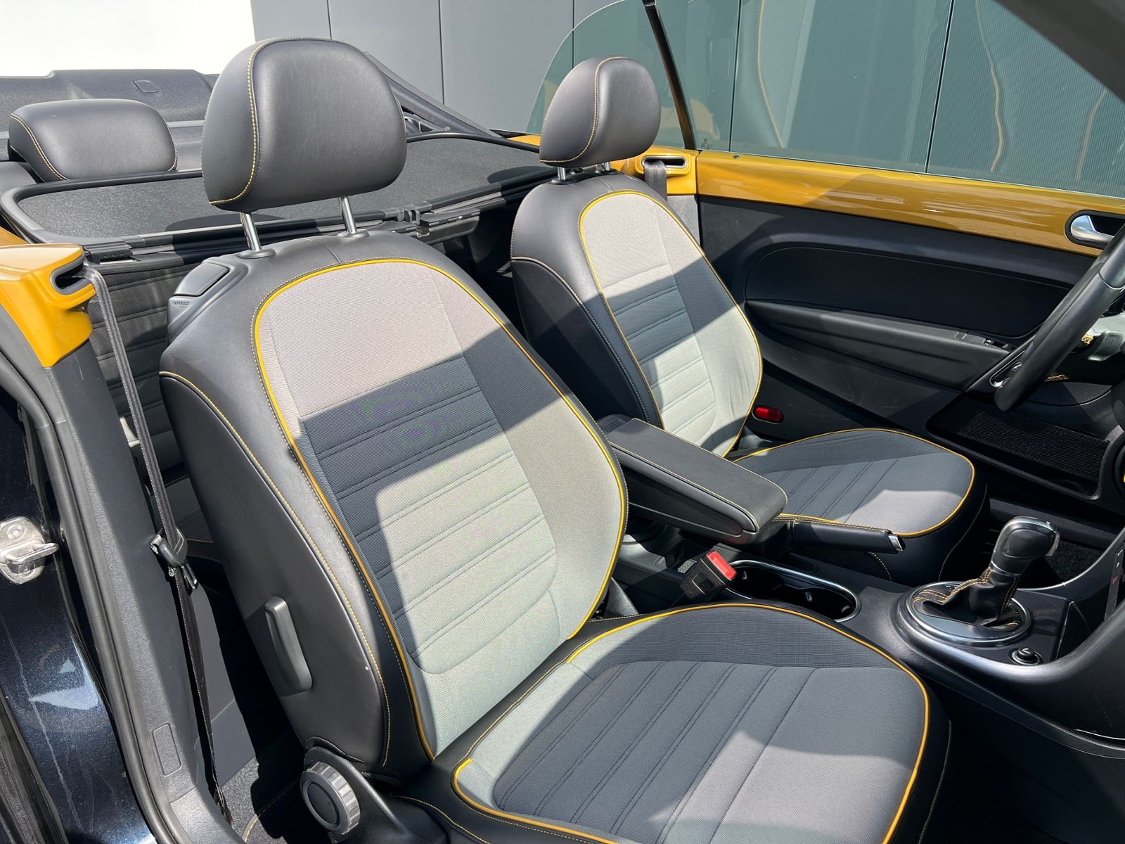 Fahrzeugabbildung Volkswagen Beetle Cabrio Dune 2.0 TDI DSG *Xenon, Navi, Sit